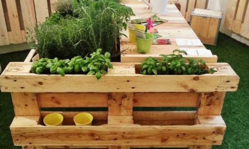 Arredare il giardino con i pallet